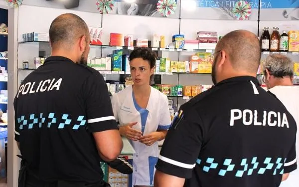 La Policia Local d’Altafulla patrulla també dintre les instal•lacions de les grans superfícies comercials