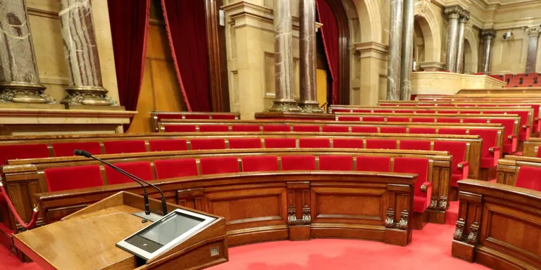 Ciutadans porta la línia (tancada) de P3 de l’escola Pérez Sala al Parlament de Catalunya