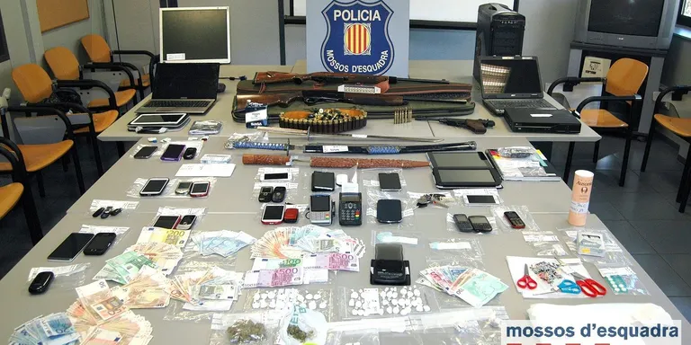 Detingudes catorze persones a l'Alt Urgell relacionades amb un negoci de prostitució i drogues