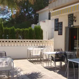 Entrevista local a Xavier Alcaide, president de l'Assocaició d'Hosteleria de Miami Platja - episode art