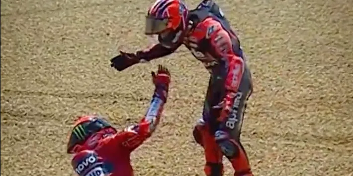Triplet de Ducati a Le Mans amb dards entre pilots
