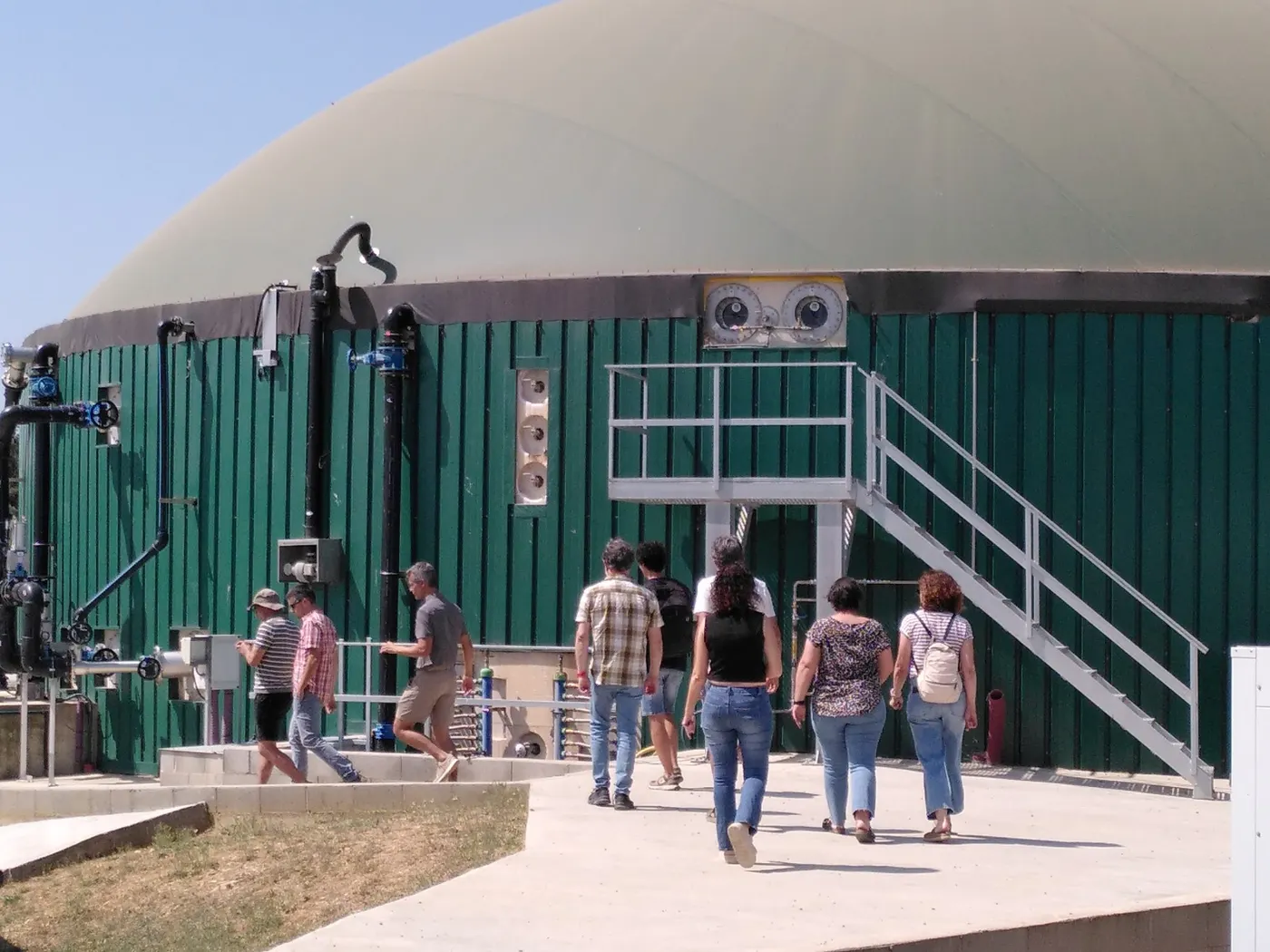 Representants del Solsonès visiten una planta de biogàs pionera a l'Alt Empordà