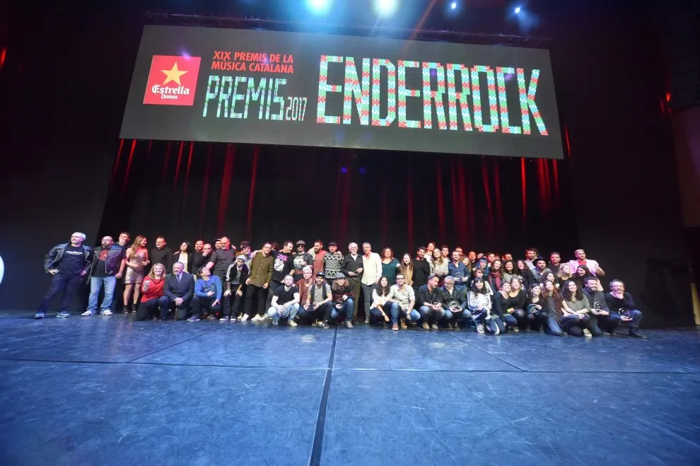 Judit Neddermann guanya el premi a la millor de cançó d'autor per votació popular dels Enderrock 2017 per "Mireia"