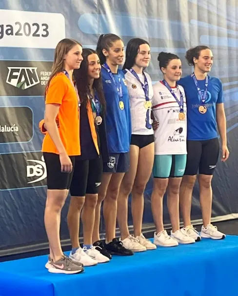 Les calderines Clàudia Muñoz i Xènia Torrejón, campiones d'Espanya júnior de natació