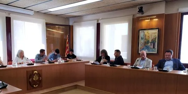 Un nou govern en minoria però amb el suport de dos regidors a l'oposició, que espera mantenir-se dempeus fins al maig vinent