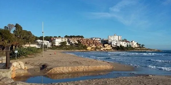 Mar en calma i normalitat a la platja d’Altafulla