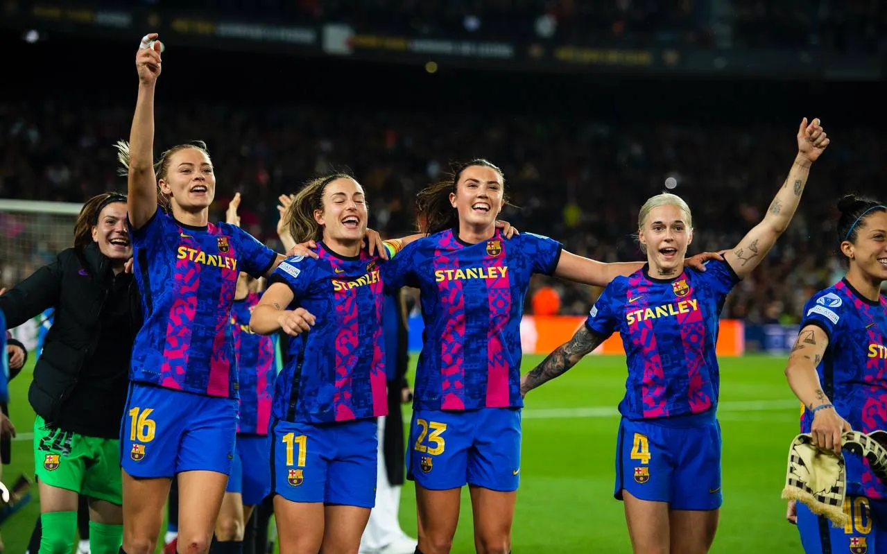 Històric: El Camp nou bat el rècord d’assistència a un partit de futbol femení
