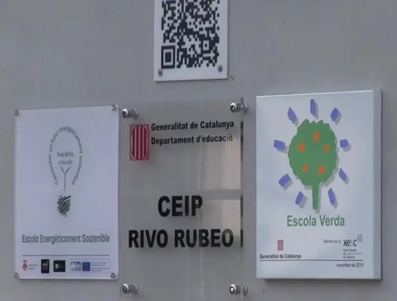 Entrada de l'escola Rivo Rubeo de la nostra ciutat