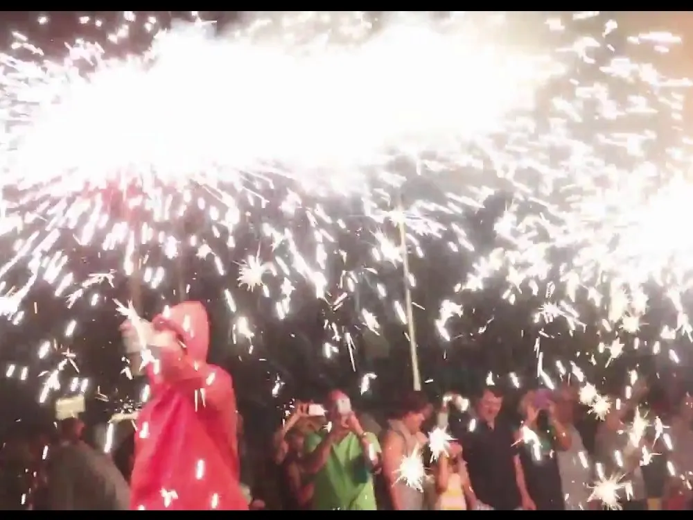 El foc, protagonista de la revetlla de Sant Joan