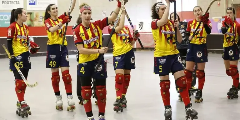 El CP Manlleu aixeca la tercera Copa de la Reina