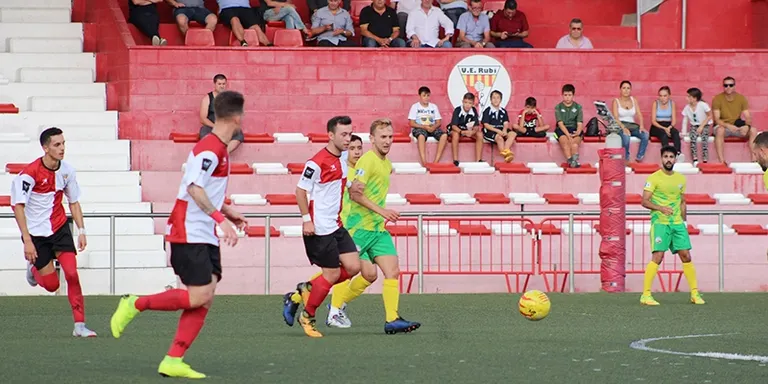 Xoc de dinàmiques en el derbi