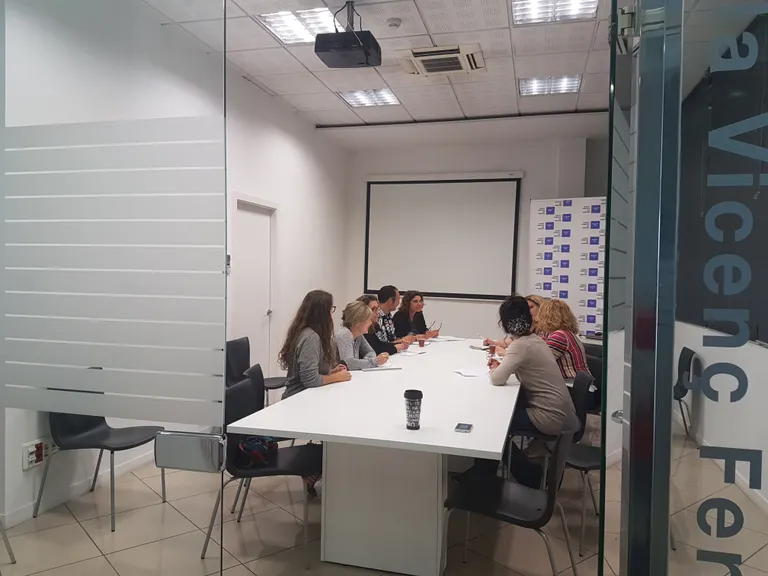 Emprendre en femení: Formació per a dones emprenedores