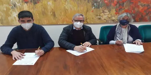 L'Ajuntament d'Altafulla i Càritas renoven l'acord pel programa d'acompanyament de la gent gran de la vila
