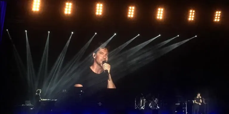 David Bisbal torna a omplir l'Arts d'estiu i el públic s'entrega a les seves cançons