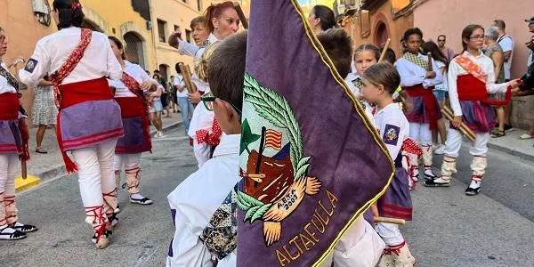 Els Bastoners d’Altafulla repassen els 20 anys de l’agrupació amb una exposició fotogràfica