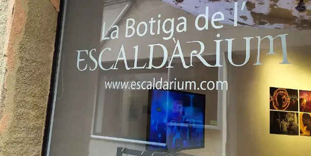 Les inauguracions de la botiga oficial i l’exposició fotogràfica donen el tret de sortida a les Festes de l’Escaldàrium 2023