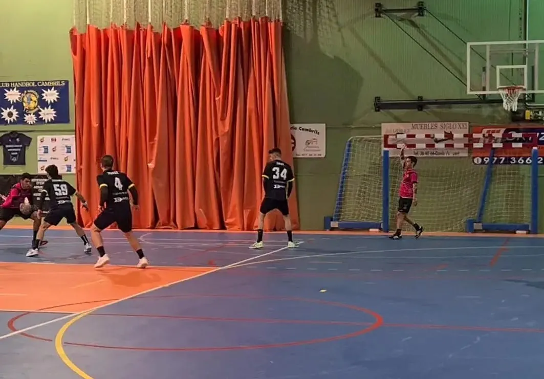 El CH Cambrils s’imposa al Tarragona CH i continua a la part alta de la classificació