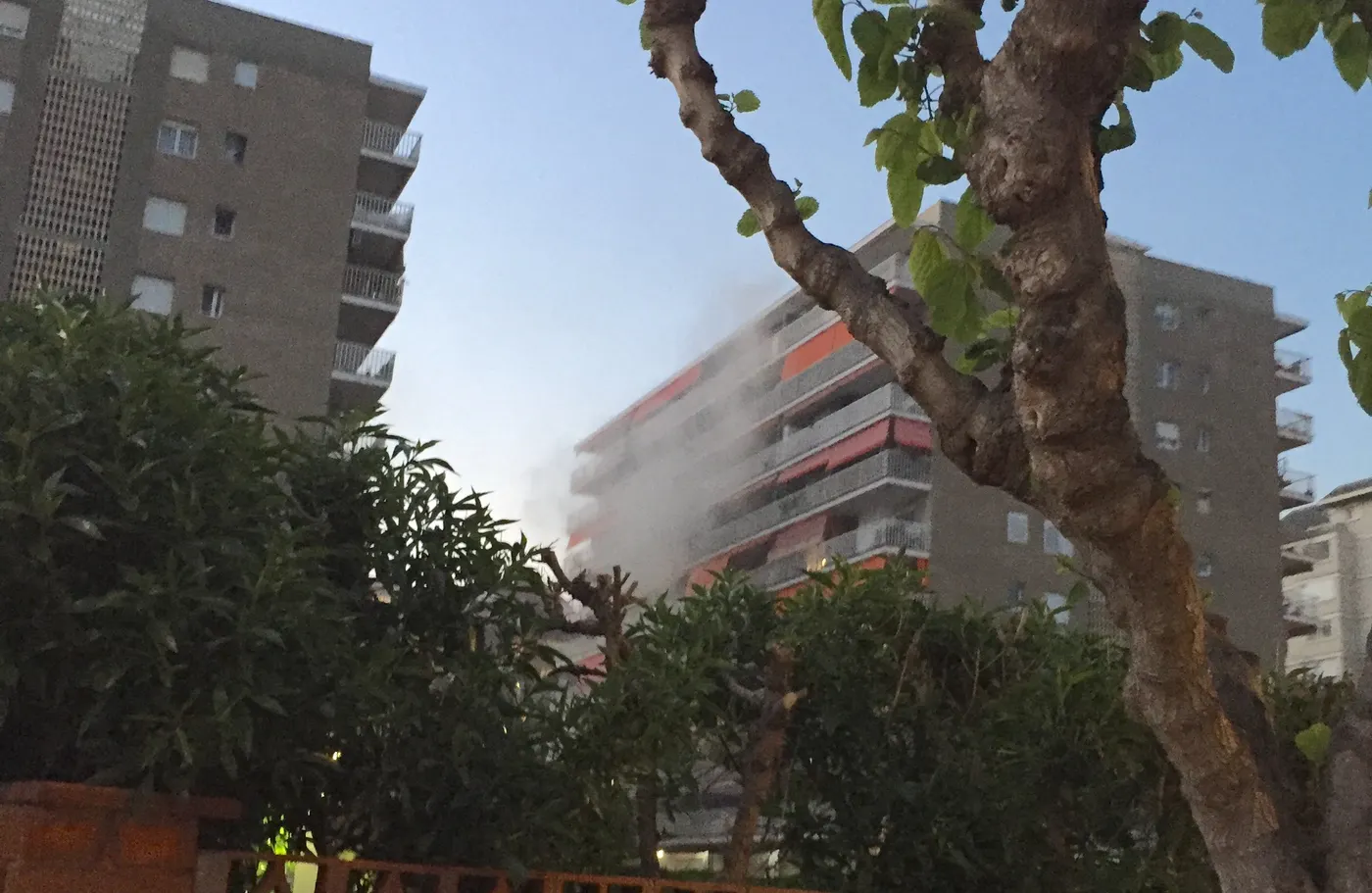 Incendi ahir dilluns en un vuitè pis d’un dels edificis de Catalònia