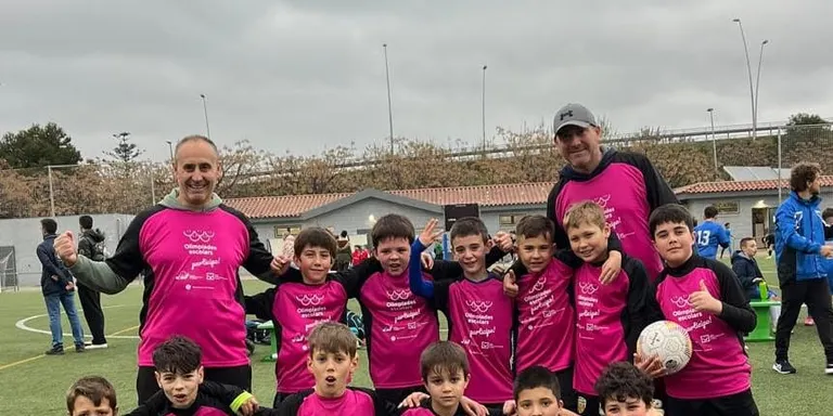 Els dragons de futbol de l'Escola Ventura Gassol, tercers a l'Olimpíada escolar