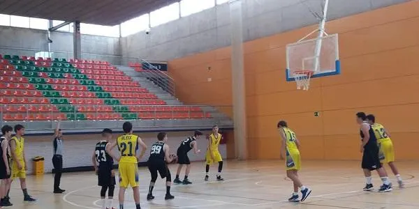 El Junior cedeix la primera derrota de la fase final davant el Teresianes però segueix líder (68-71)