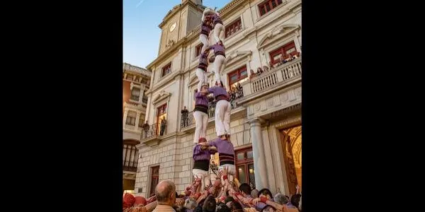 Els Castellers d'Altafulla fan història descarregant el primer 2d7 de la seva trajectòria