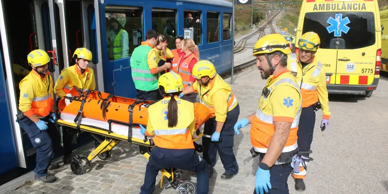 Més de 150 persones participen en un simulacre d'accident al Cremallera de Núria en una zona de difícil accés