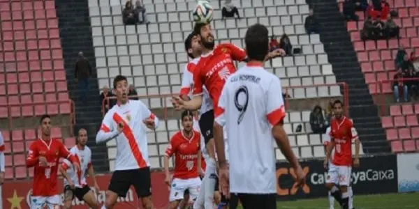 Empat a 0 entre el Nàstic i L'Hospitalet en un partit poc vistós i sense ocasions de gol