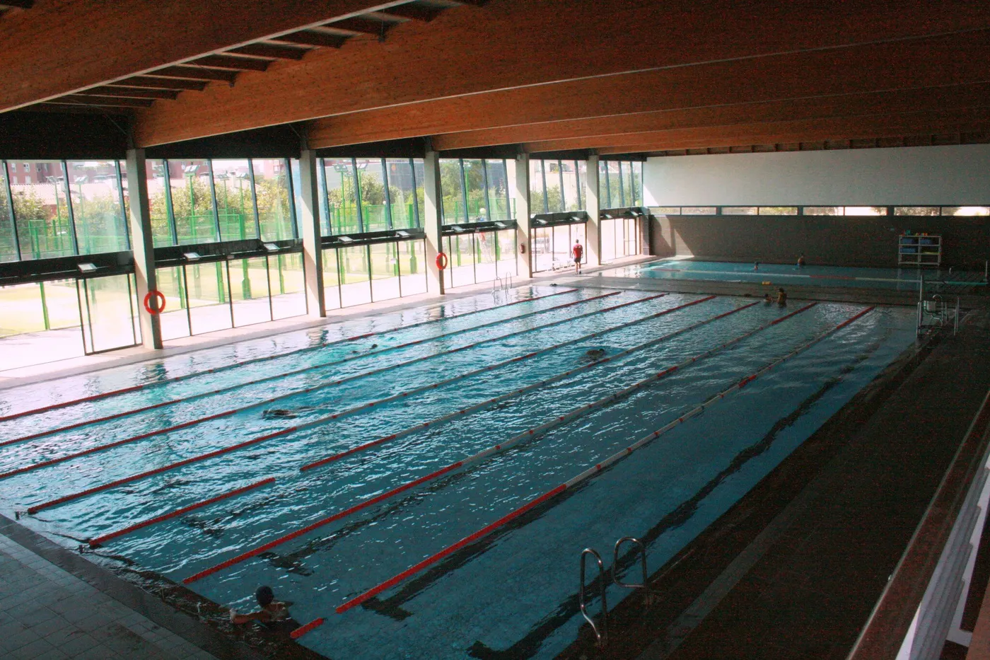 La Piscina Municipal reobre només les pistes de pàdel