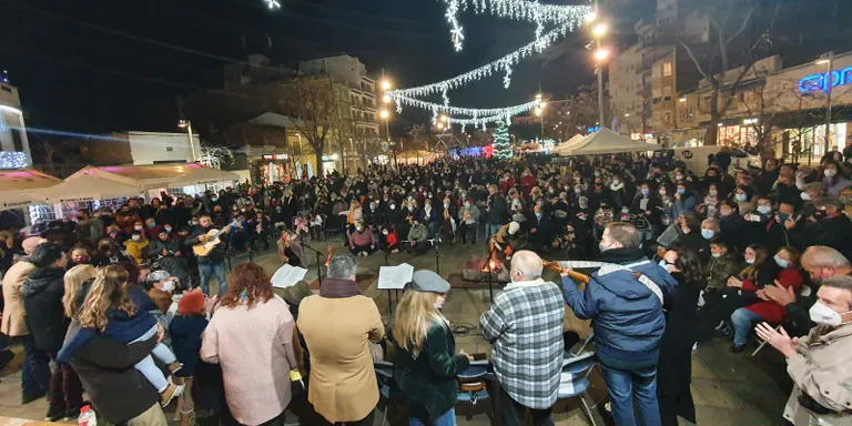 Recollida d'aliments i joguines a la Zambombá Nadalenca de la Hermandad del Rocio