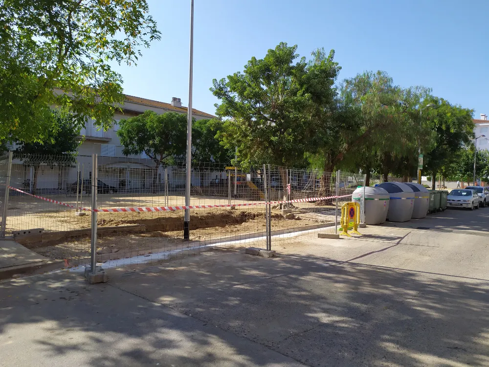 Obres pel soterrament de contenidors a tres punts de Pineda