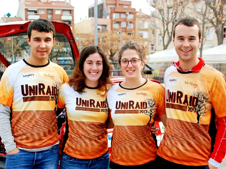 Arrenquen els motors dels dos equips pinedencs de l'Uniraid