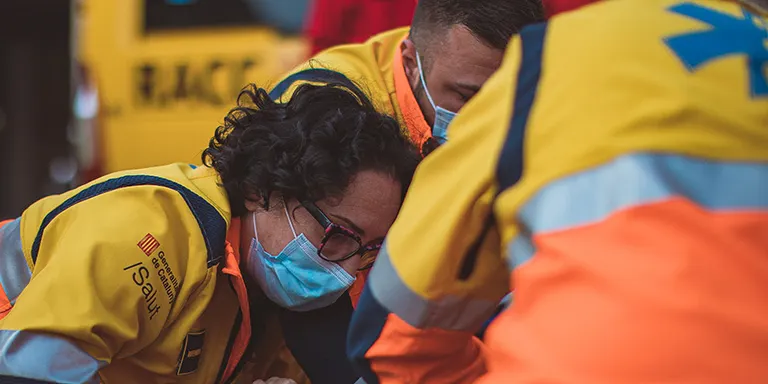 Davant la mínima sospita de patir un ictus cal trucar immediatament el 112