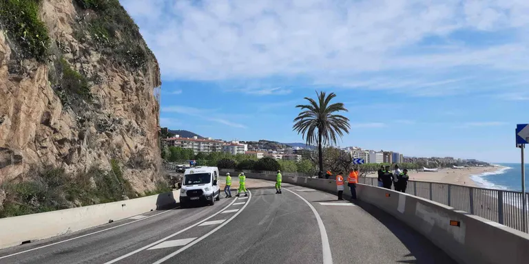 Un nou despreniment a l'N-II obliga a tallar la carretera a Calella