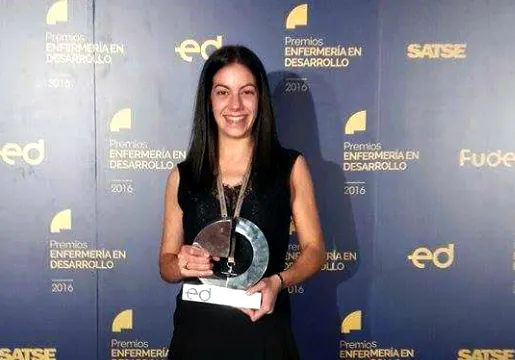La pinedenca Noelia Quirant rep el premi Enfermería en Desarrollo en una gala celebrada a Madrid