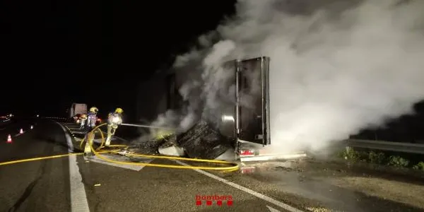 Dues incidències compliquen la circulació a l’autopista al seu pas pel territori, aquest dilluns