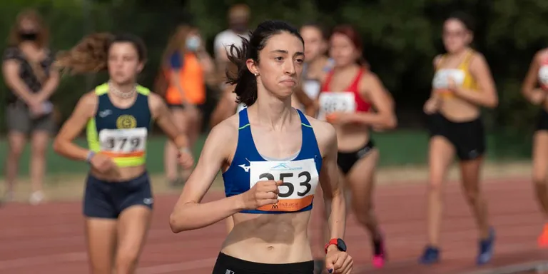 La cambrilenca Maria Taggi es proclama campiona de Catalunya sots-18 dels 1.500 metres