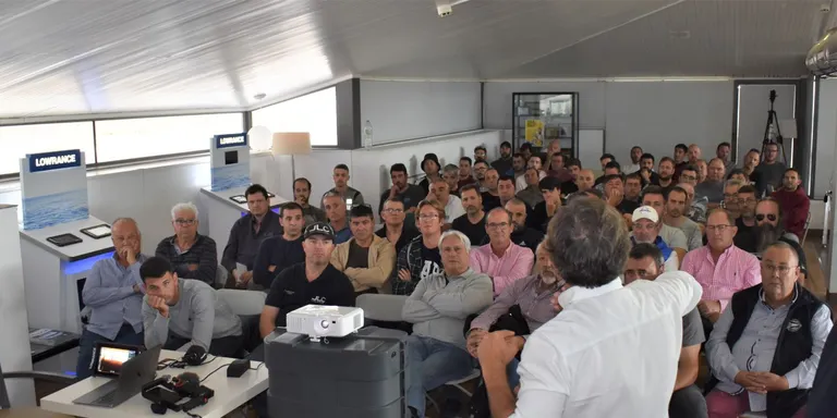 El Club Nàutic Cambrils reuneix 80 participants en una formació sobre l'ús de sondes de pesca