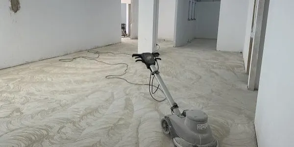 La primera setmana de febrer és la nova data per finalitzar les obres dels vestidors del tenis i la piscina vella de Torredembarra