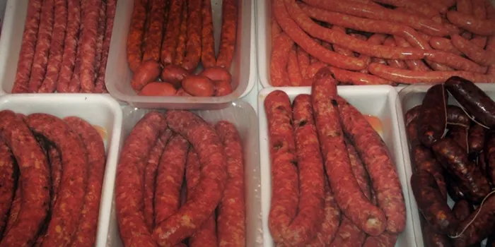 Els paradistes del mercat no noten una baixada de clients després de l'anunci de l'OMS