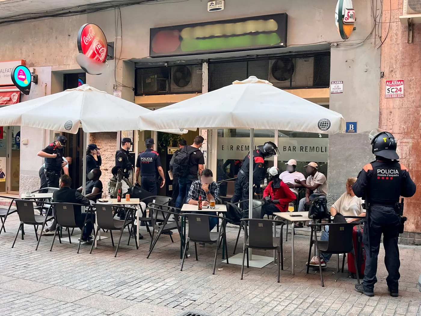 Operatiu Kanpai en un bar del carrer Cardenal Remolins de Lleida