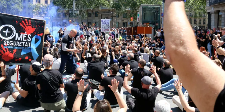 Centenars de treballadors de presons es tornen a manifestar a Barcelona per reclamar més seguretat