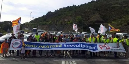Sis quilòmetres de cua al túnel del Cadí en la protesta contra la privatització