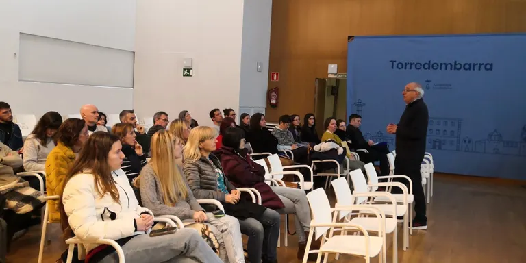 Una quarantena de professors participen al curs Conèixer Torredembarra
