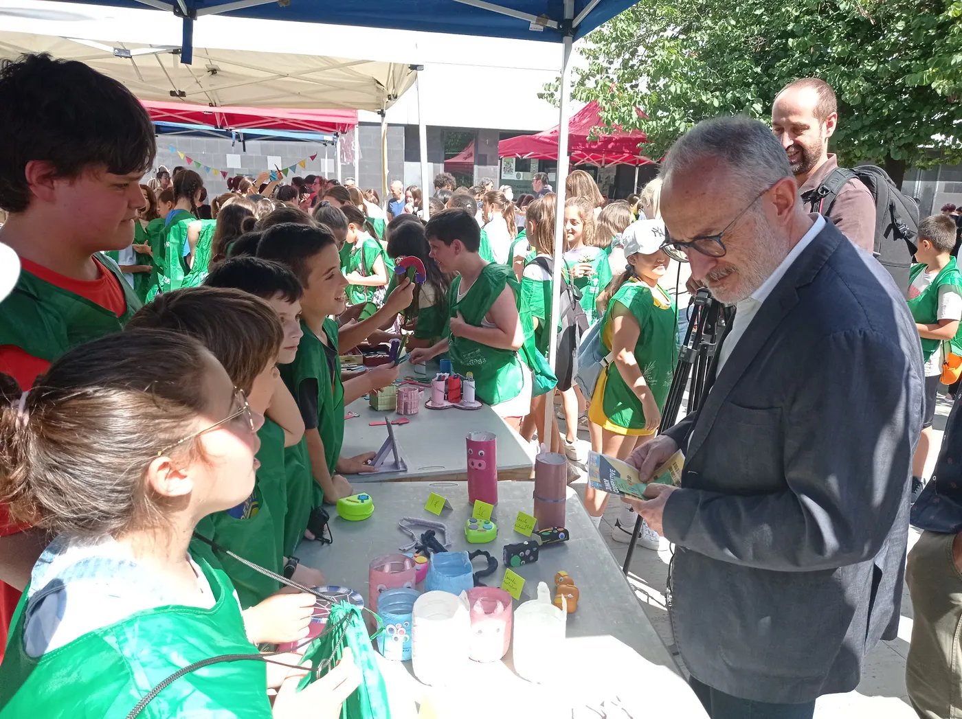 Èxit renovat de la Fira de Cooperatives escolars, en què l'alumnat de cinquè ha venut els seus productes