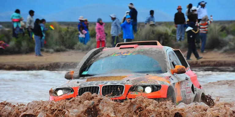 Isidre Esteve supera la desena etapa del Dakar