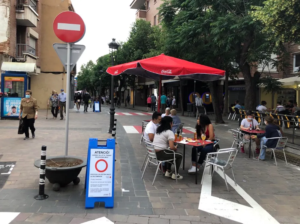Els agents civics i policials intensifiquen el control de compliment de les mesures de seguretat a la via pública