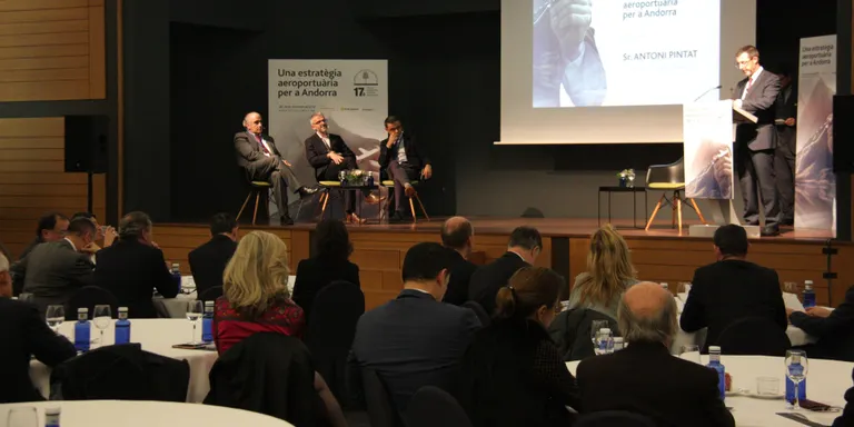 La posada en servei de l'aproximació instrumental amb GPS de l'Aeroport Andorra-La Seu d'Urgell, prevista per al maig de 2019
