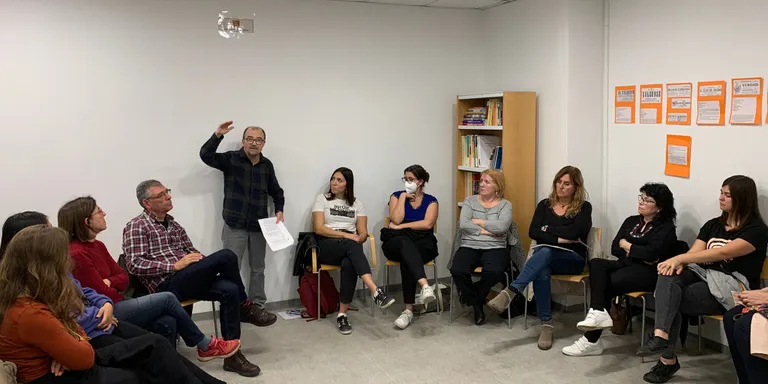 Una trentena de persones participen a la sessió de formació del programa Lecxit per ajudar els infants a gaudir de la lectura