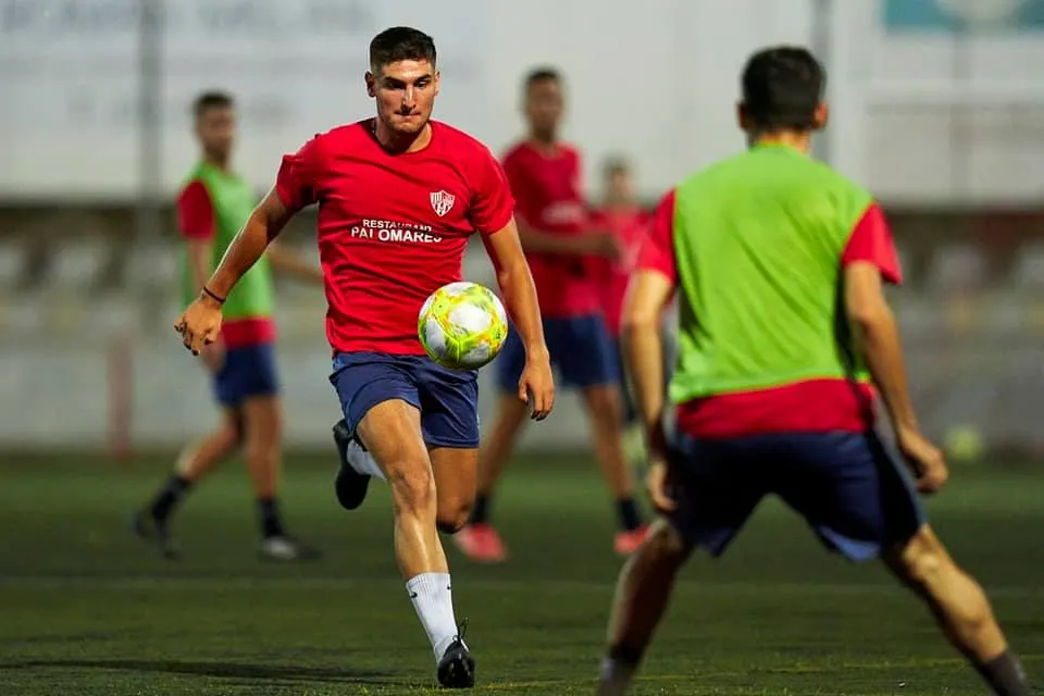 El jugador de la Unió Esportiva, Víctor Granero, es torna a sentir futbolista després de superar una greu lesió