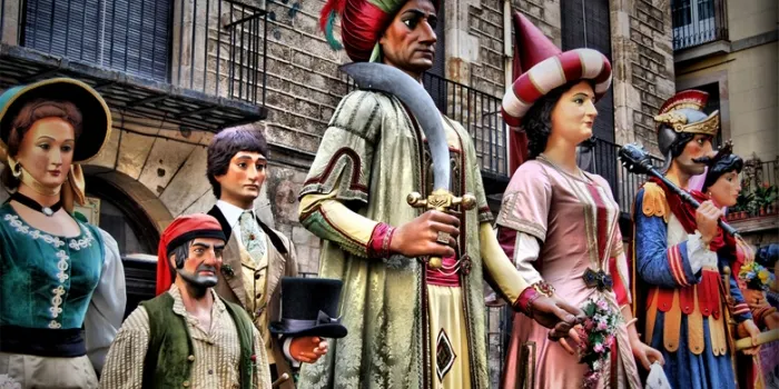 Els Gegants del Pi de Barcelona, convidats al ball de gegants